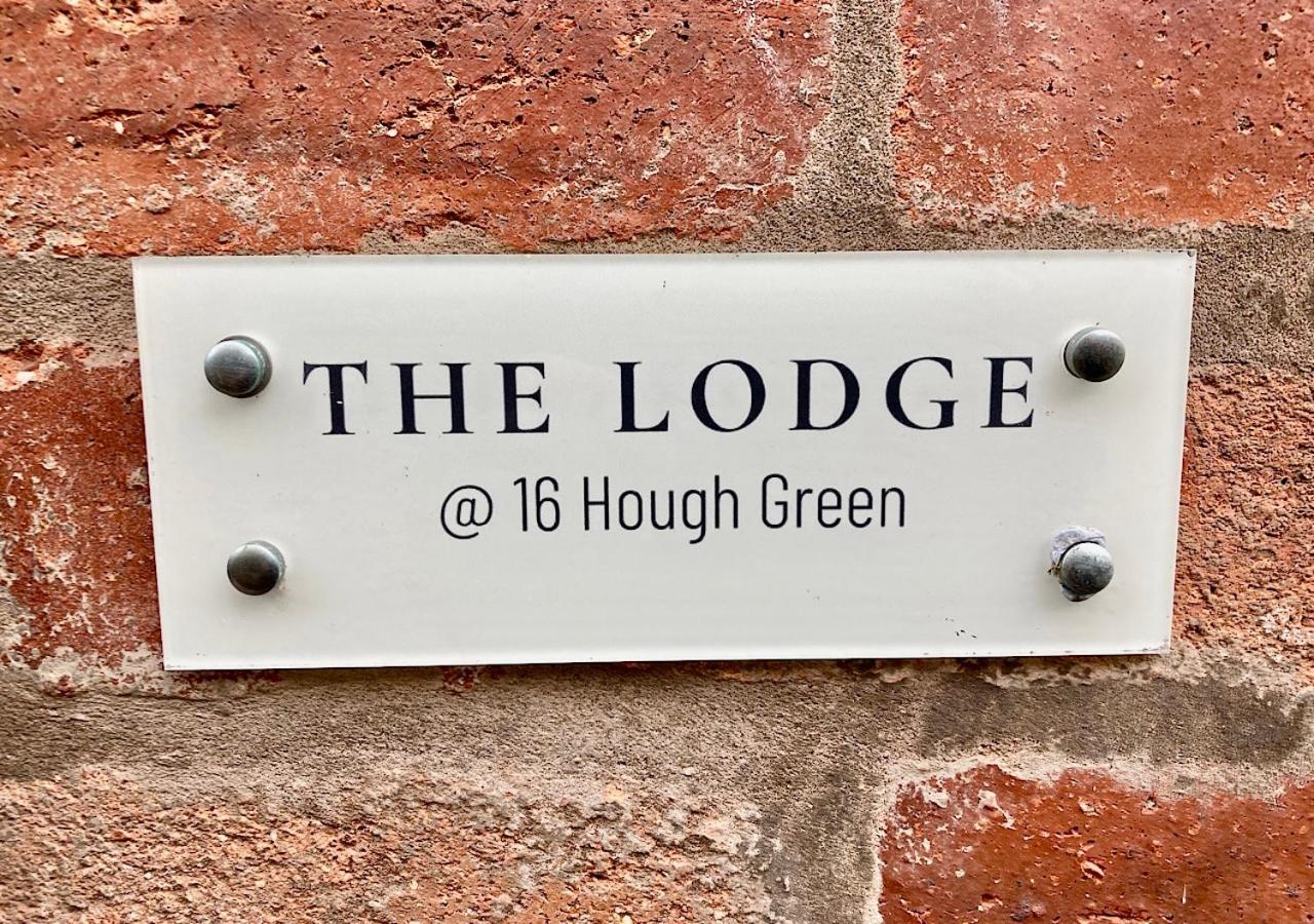 The Lodge Chester - Luxury Apartment For Two, With Free Parking! Hough Green Exterior photo